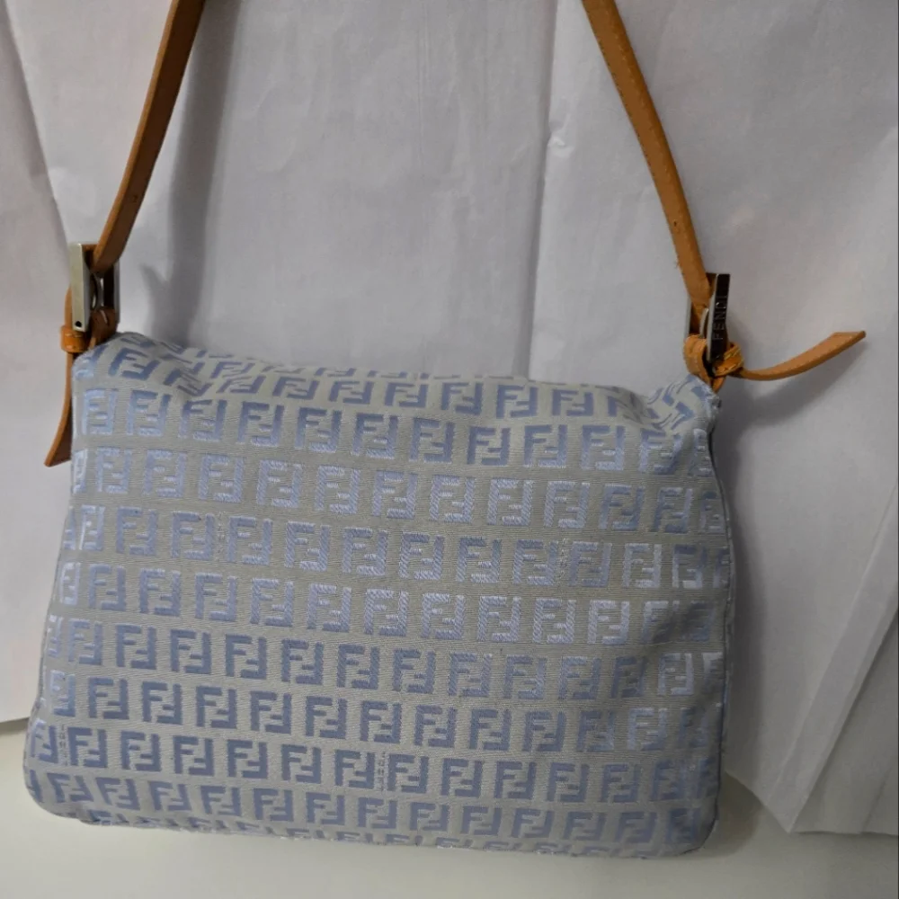 Fendi Zucchino Mama Baguette shoulder bag light blue canvas with silver hardware - Picture 2 of 16